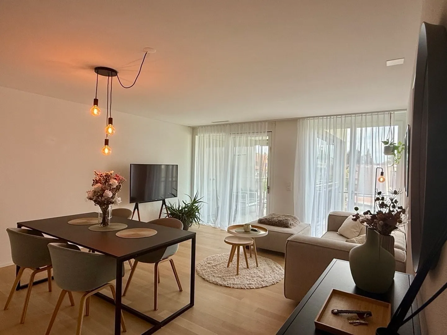 Modernes Apartment mit Balkon - Foto 1 von 8
