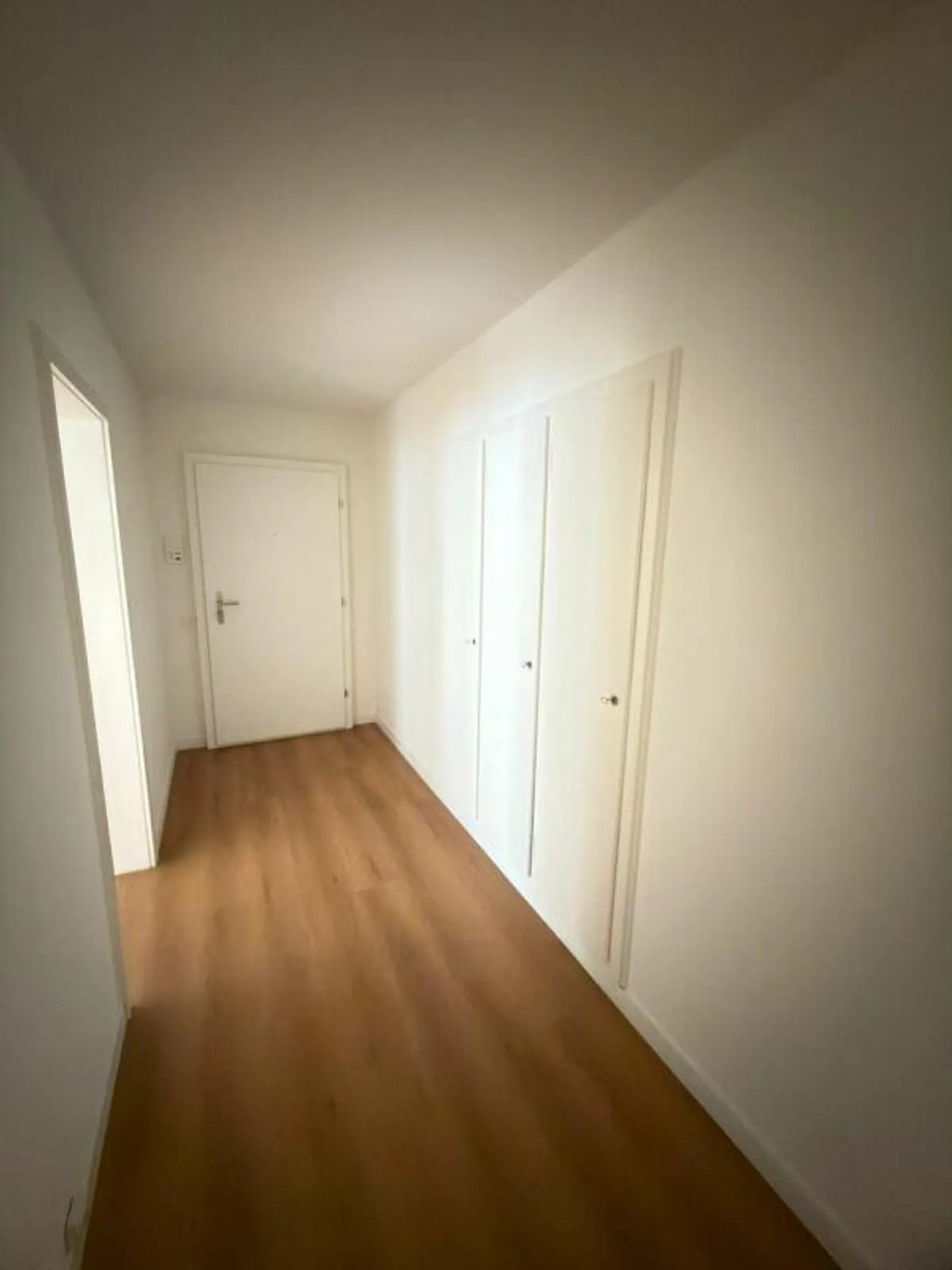 Charmante appartement de 4 pièces en ville avec balcon - Photo 10 sur 11