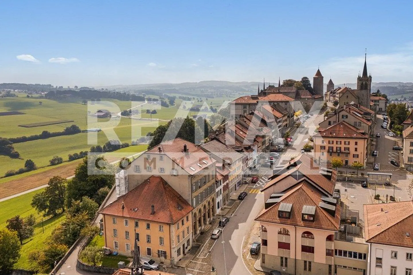 Im Zentrum von Romont: schönes Stadthaus mit Geschäftsräumen und Büros - Foto 2 von 13