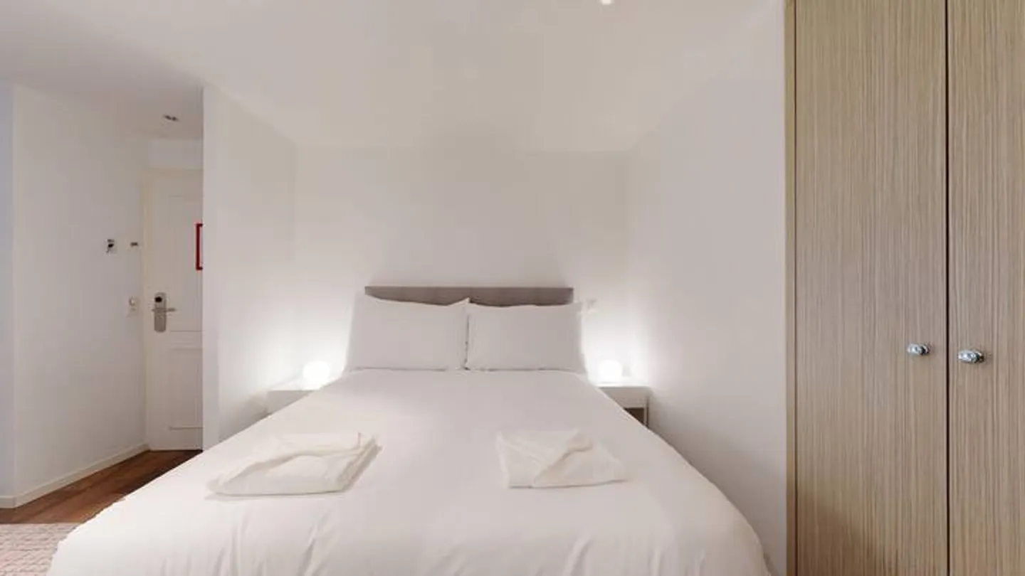 Ideally located room in a building by the lake - Photo 2 of 4