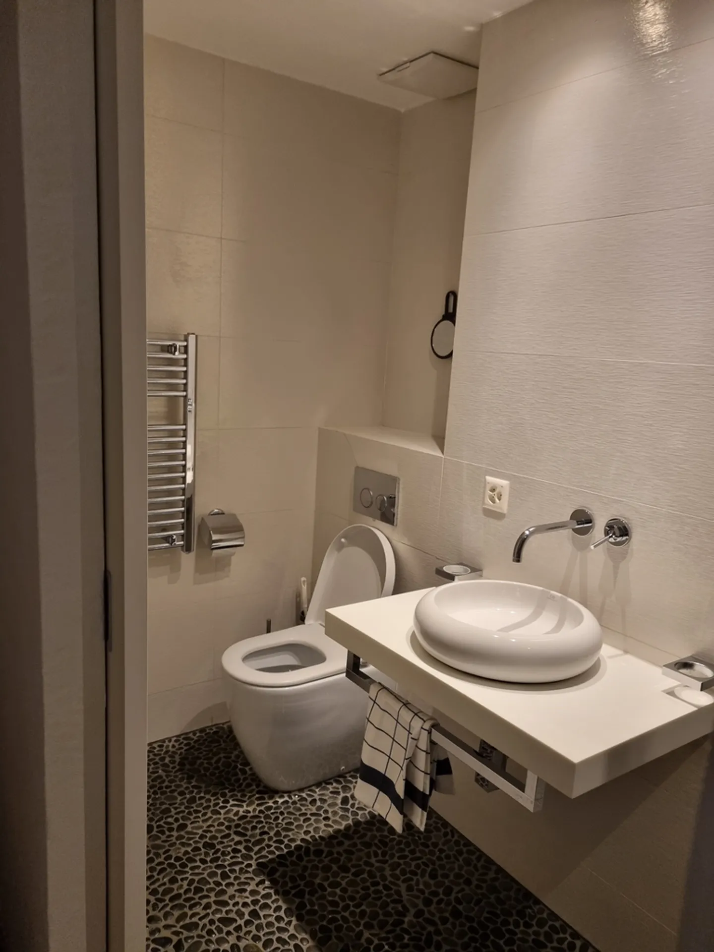 Ideally located room in a building by the lake - Photo 3 of 4