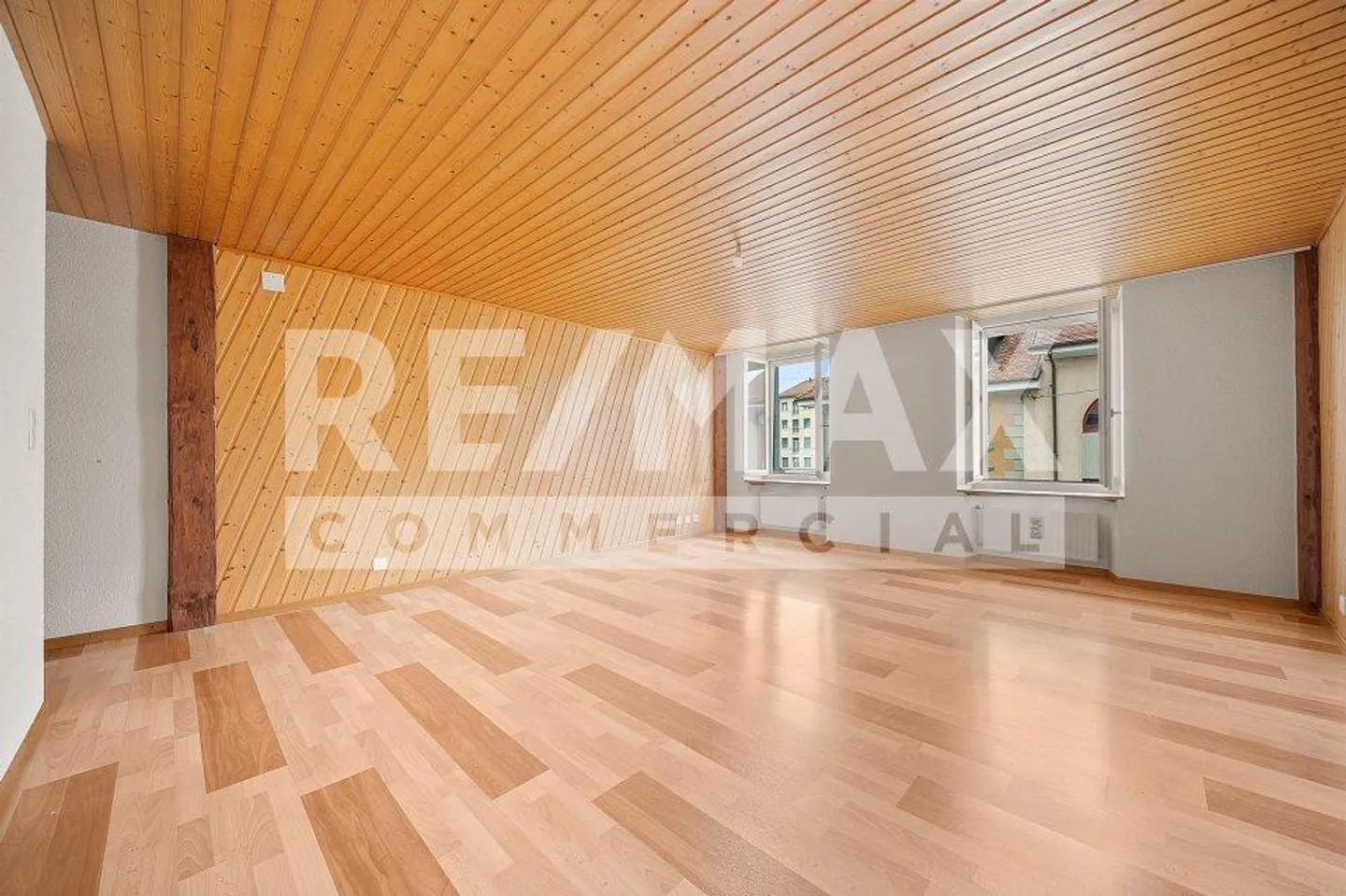 Im Zentrum von Romont: schönes Stadthaus mit Geschäftsräumen und Büros - Foto 8 von 13