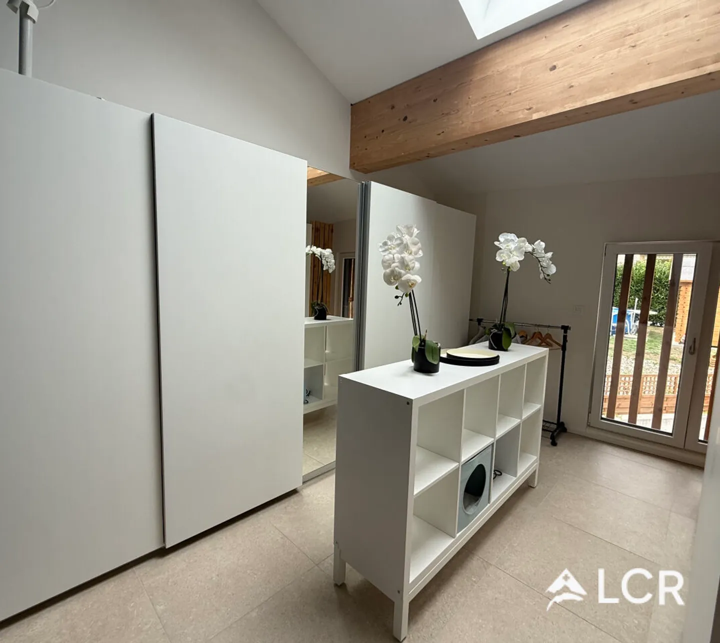 Spacious 4-Room Apartment - Photo 4 of 13