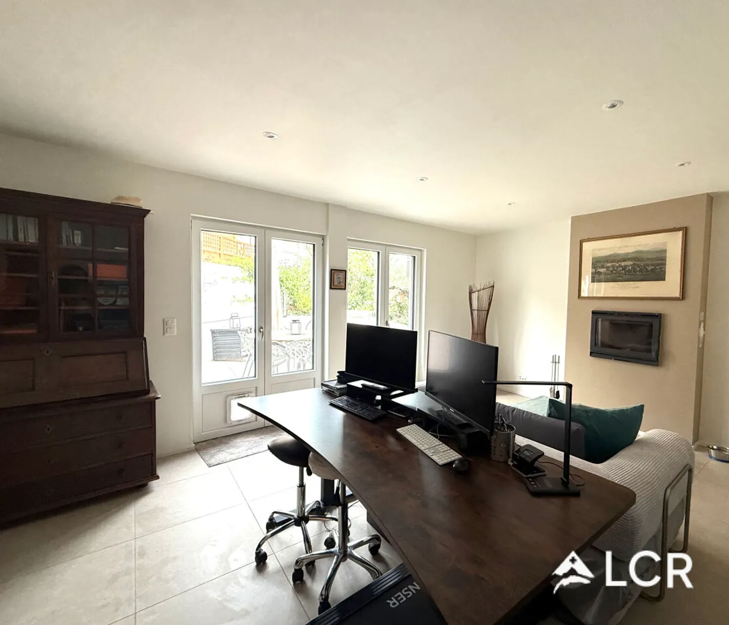Spacious 4-Room Apartment - Photo 8 of 13
