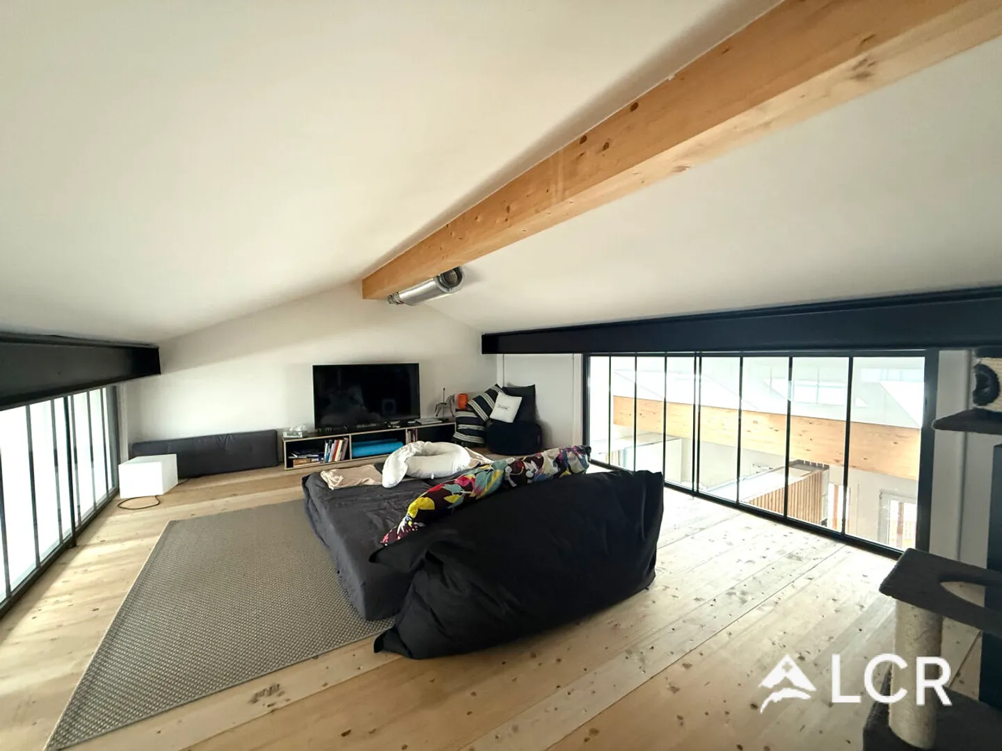 Spacious 4-Room Apartment - Photo 6 of 13