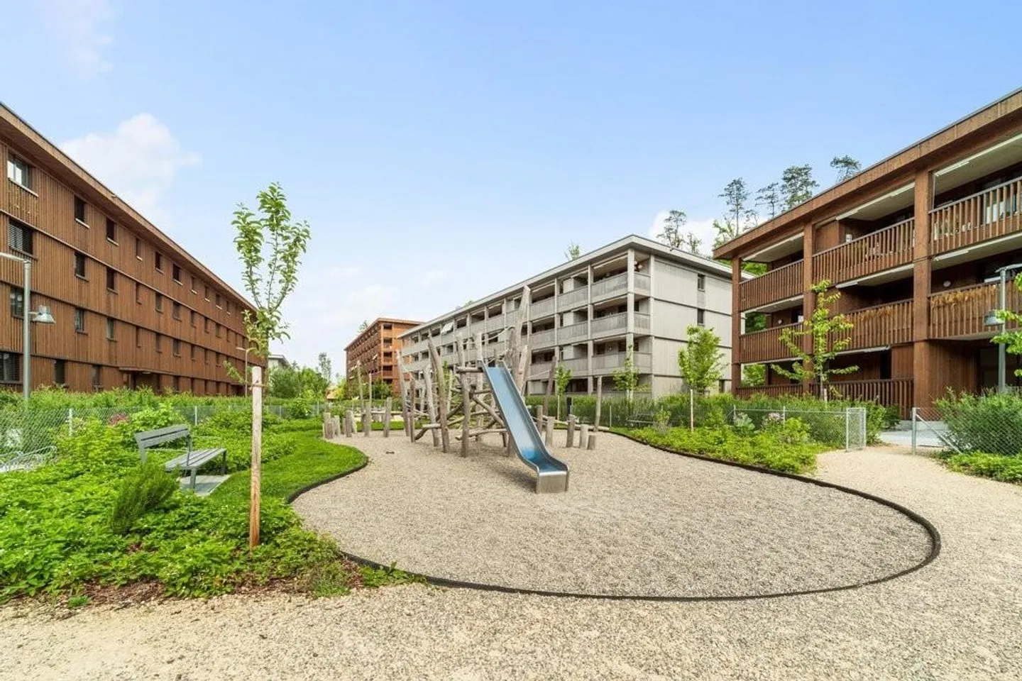 Vivere modernamente al confine della foresta - Foto 1 di 7