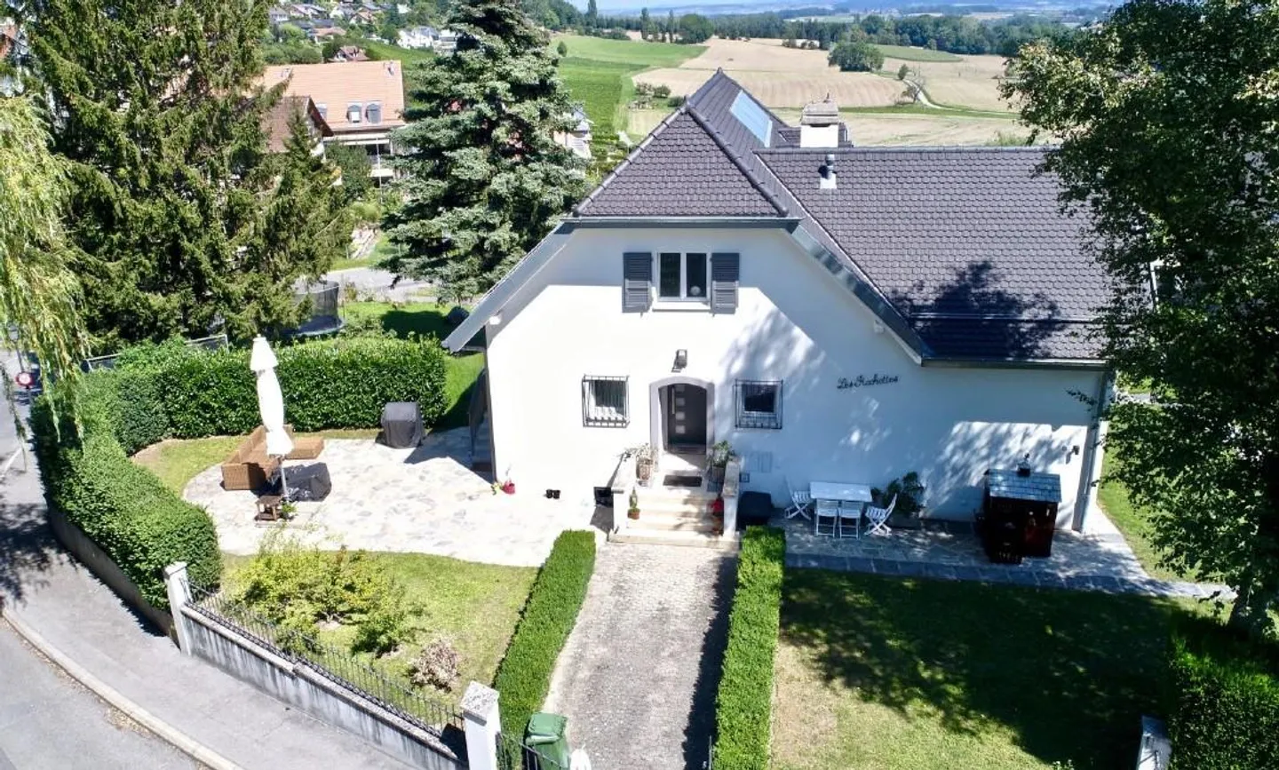 Charming Townhouse with Garden - Photo 1 of 10