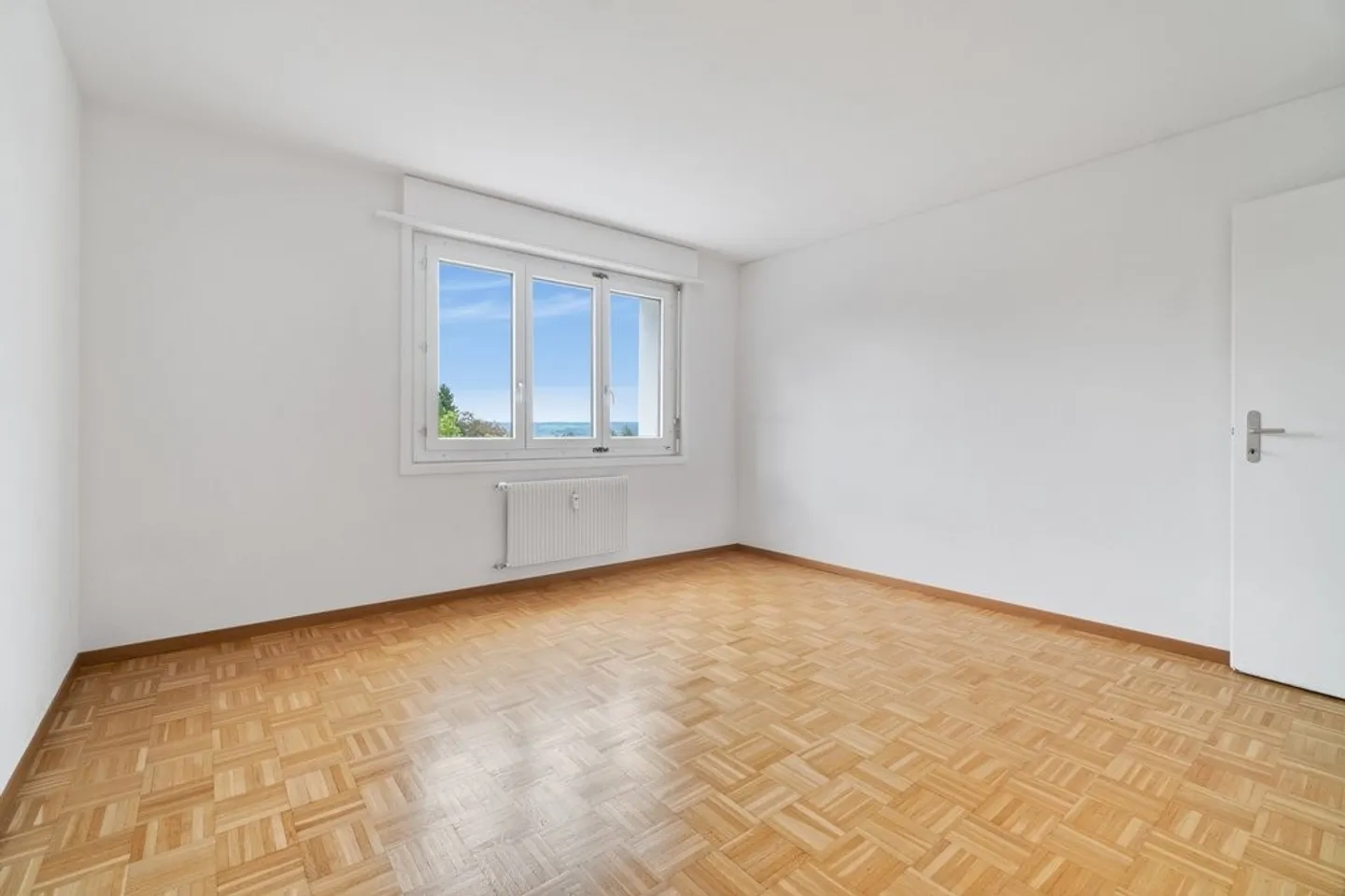 Attraktive 4-Zimmer-Wohnung mit grossem Balkon - Foto 4 von 10