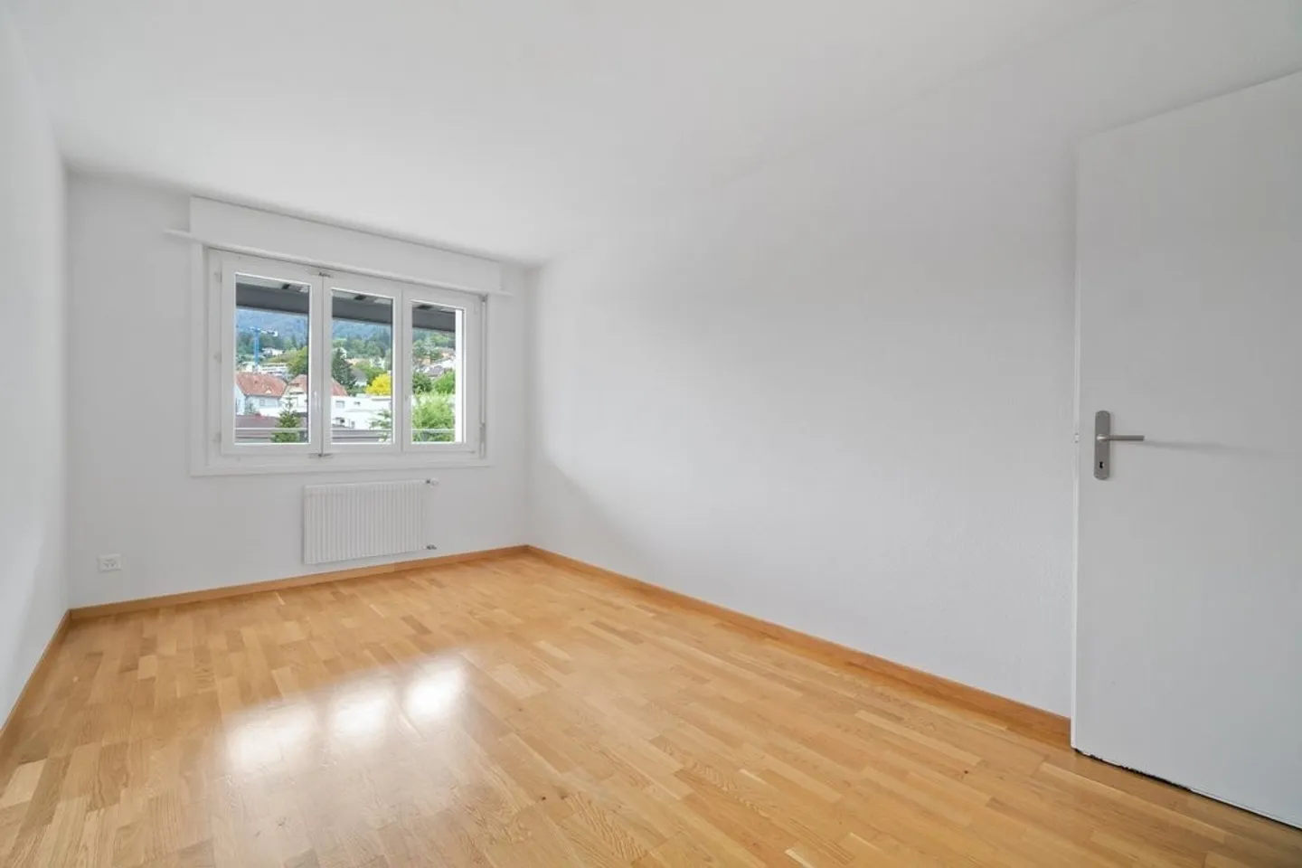 Attraktive 4-Zimmer-Wohnung mit grossem Balkon - Foto 5 von 10