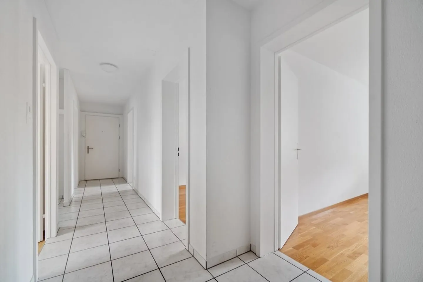 Attraktive 4-Zimmer-Wohnung mit grossem Balkon - Foto 8 von 10