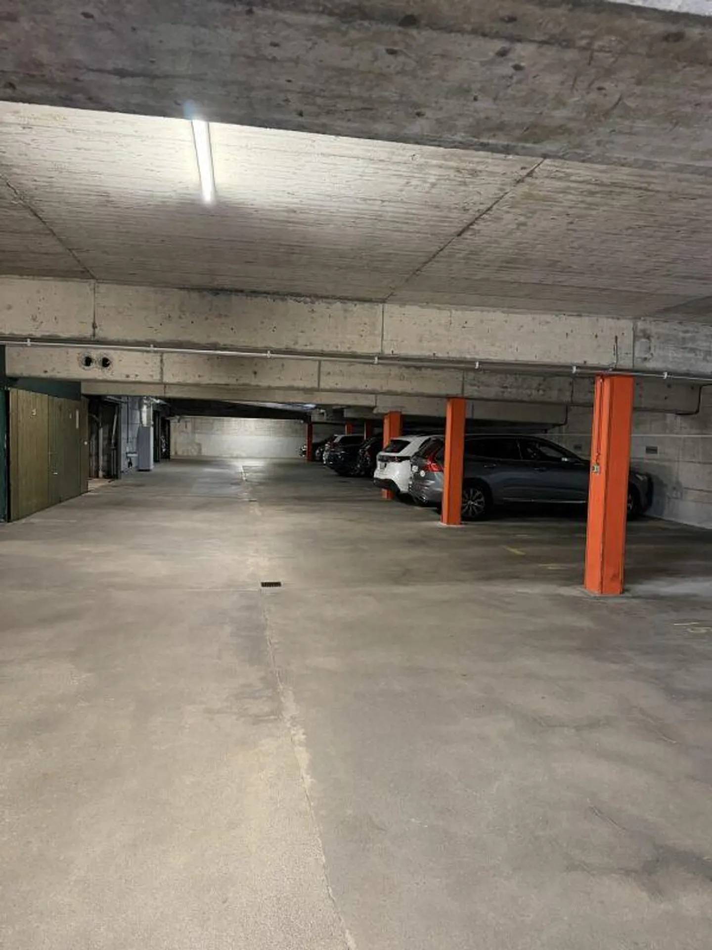 Votre place de parking près de la gare de Lucerne - Photo 2 sur 2