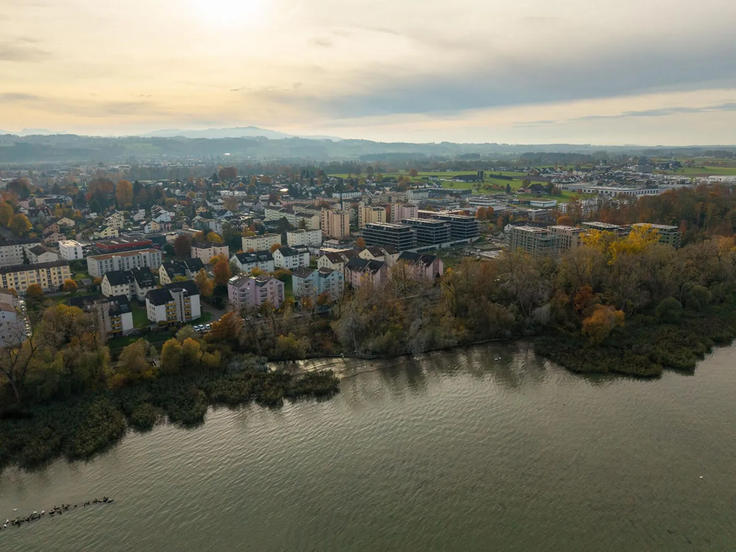 Light-flooded 6½ room maisonette apartment with lake view - Photo 1 of 10