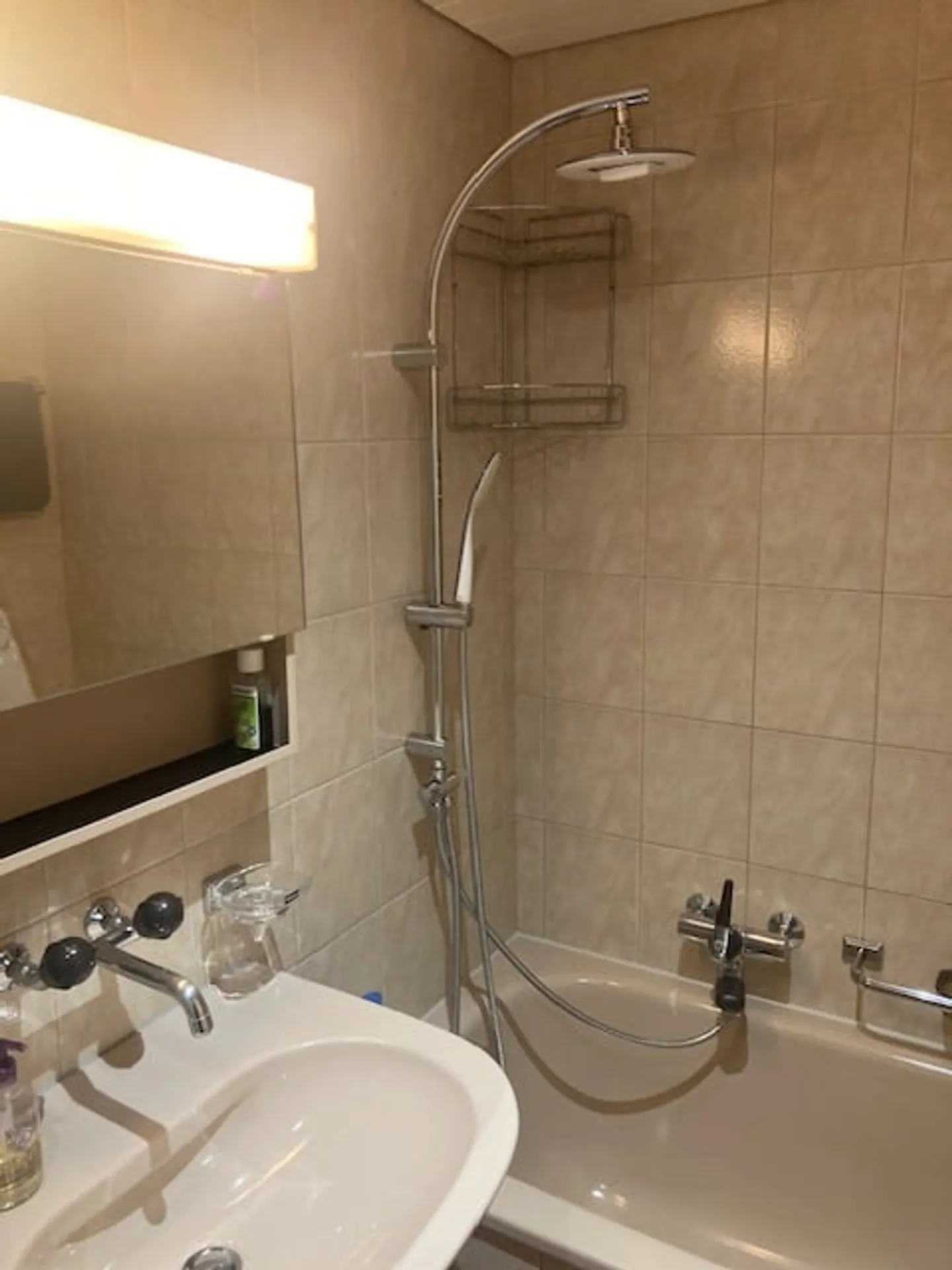 Charmante 3.5-Zimmer-Wohnung in ruhiger Lage in Hünibach - Photo 3 sur 14