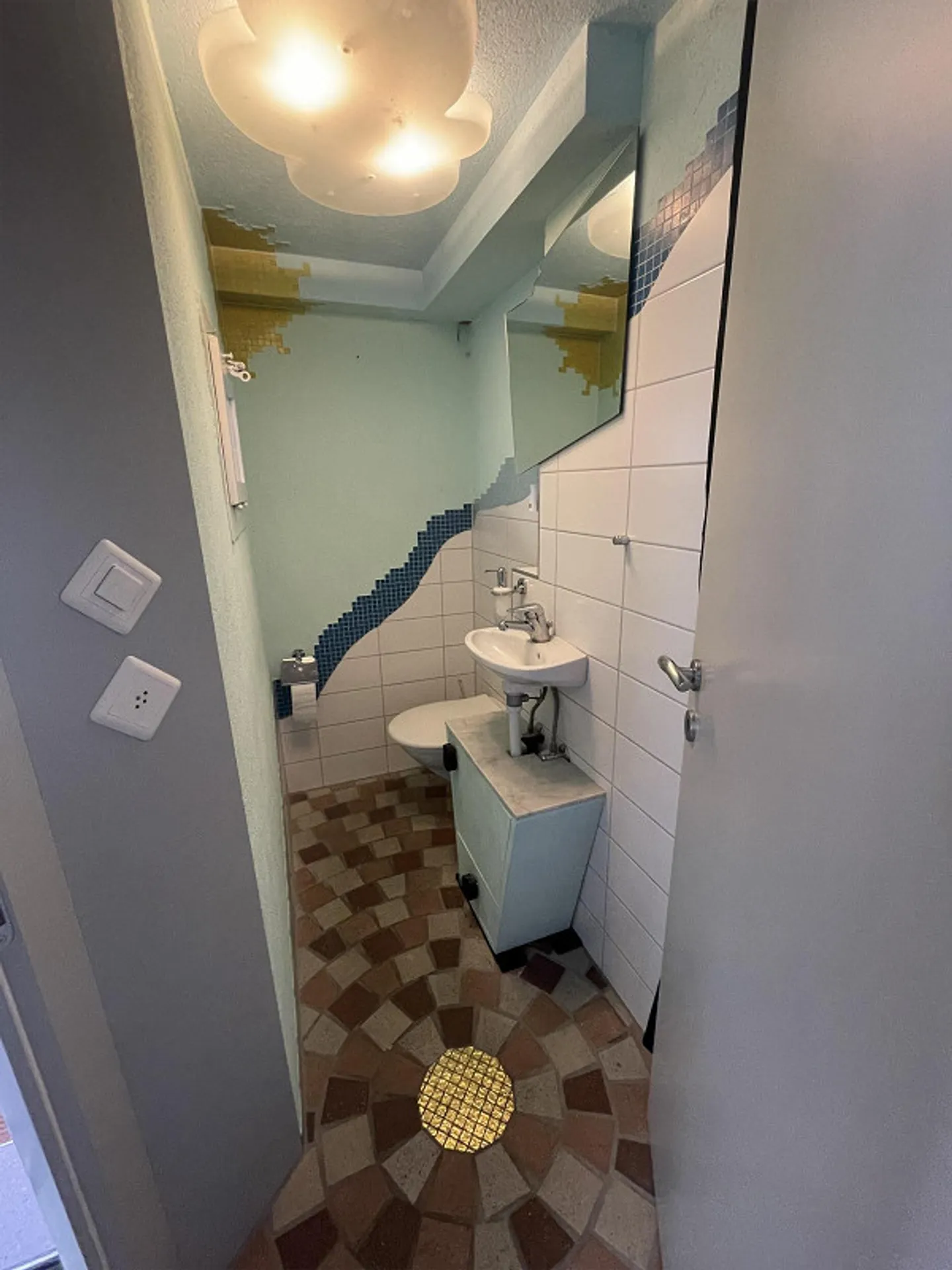 Appartamento moderno e originale con area giardino in posizione centrale - Foto 4 di 7