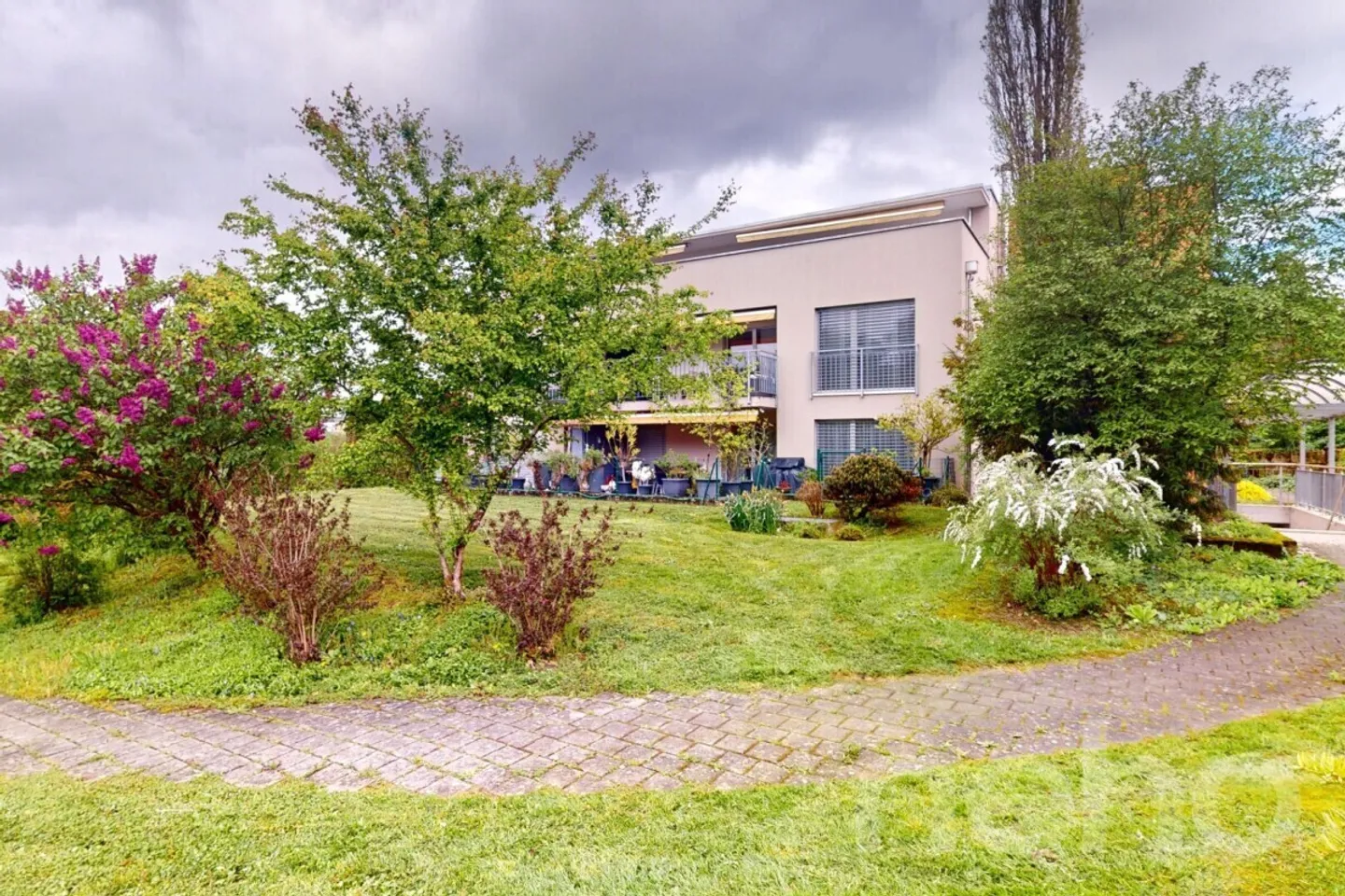 Appartamento moderno con grande balcone - Foto 10 di 13
