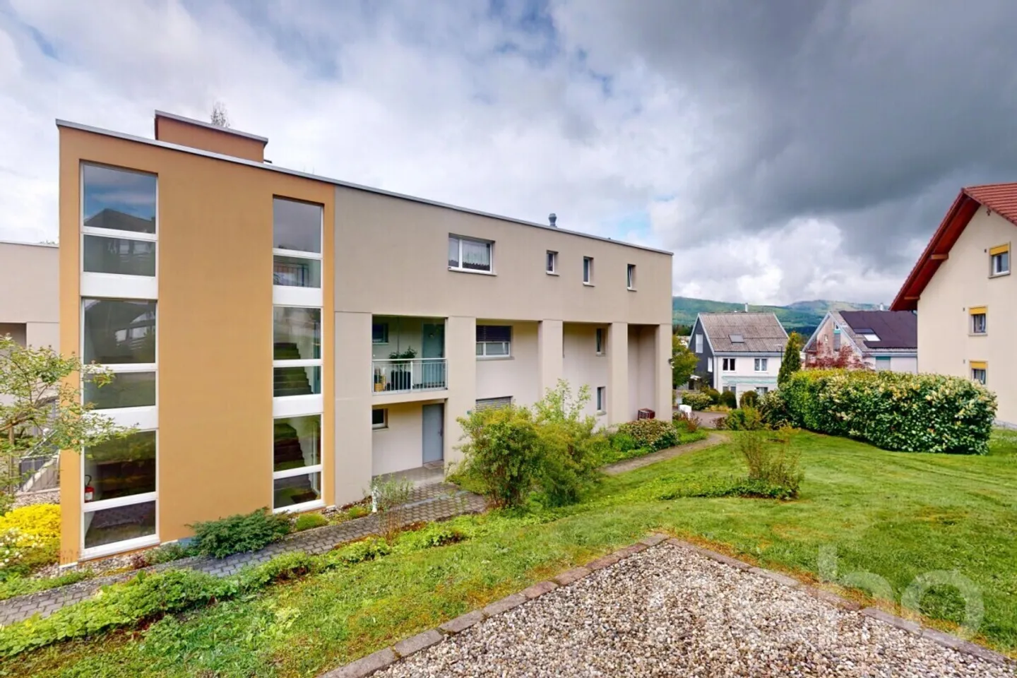 Appartamento moderno con grande balcone - Foto 12 di 13