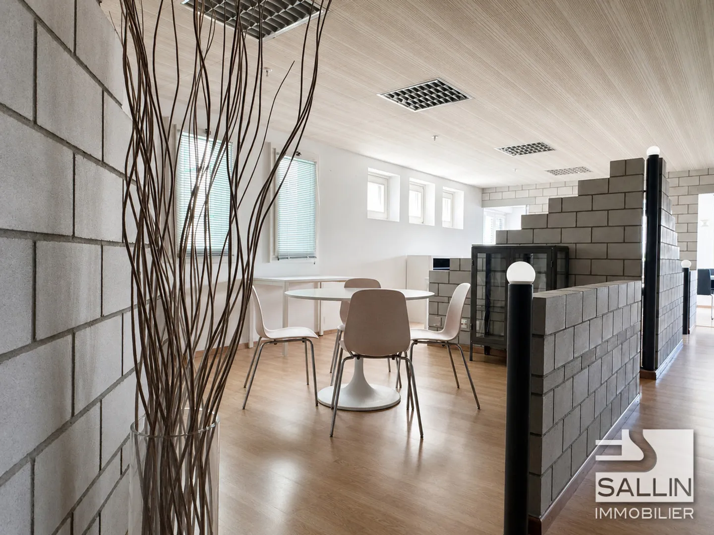 Bright administrative open space of approx. 140 m² - Photo 2 of 13
