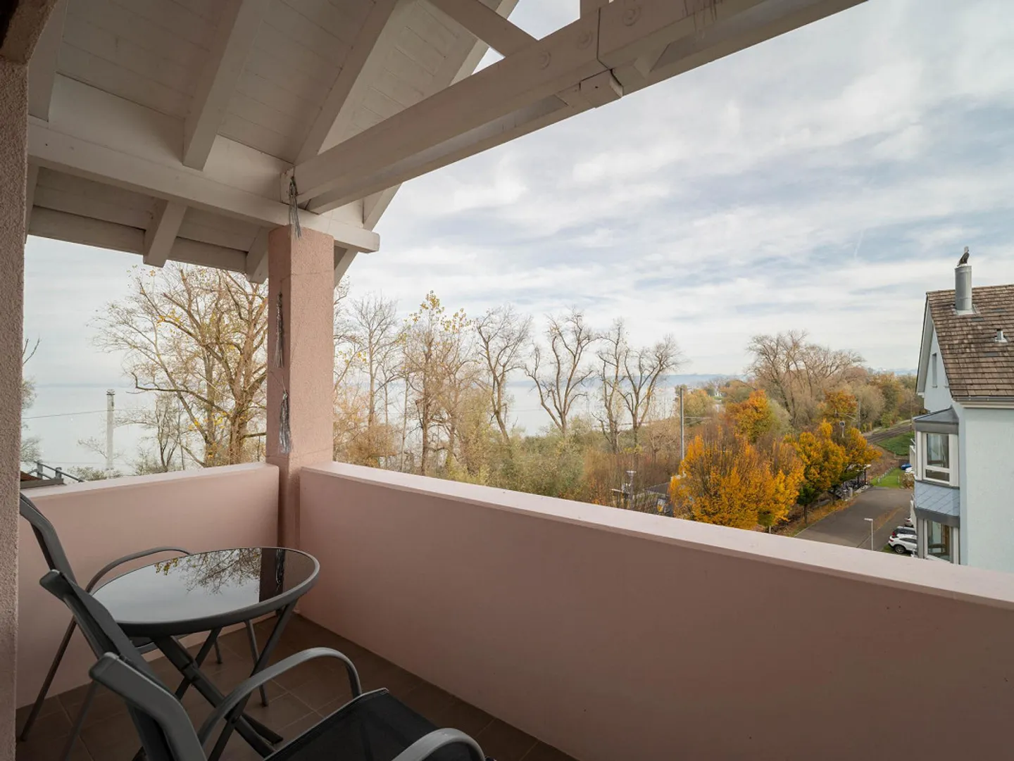 Light-flooded 6½ room maisonette apartment with lake view - Photo 7 of 10