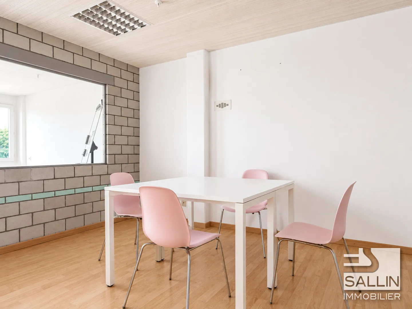 Bright administrative open space of approx. 140 m² - Photo 4 of 13