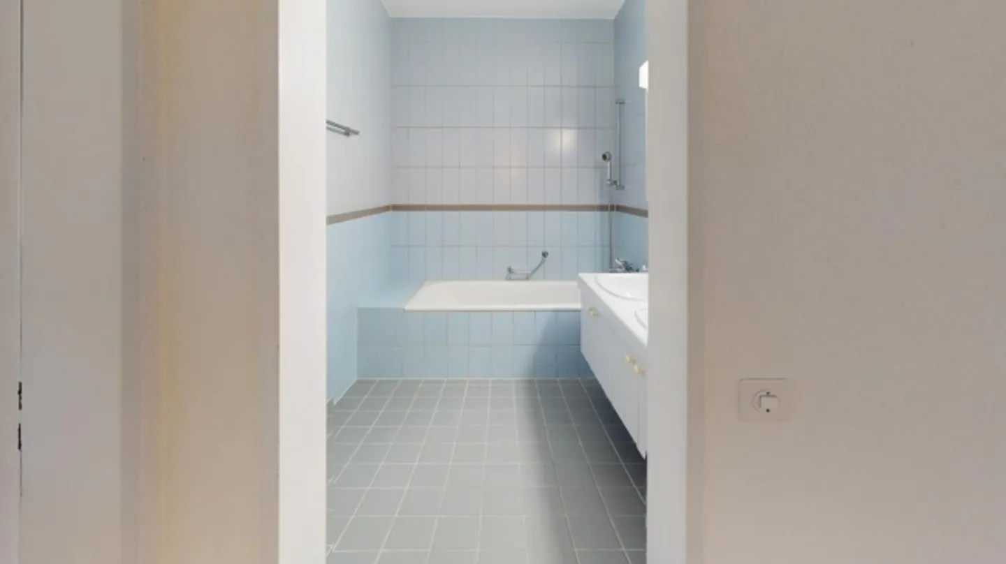 ATTENTION : Limité de mi-novembre 2025 au 30 juin 2026 : Solution temporaire idéale – Appartement de 3,5 pièces à Wiedikon - Photo 2 sur 8