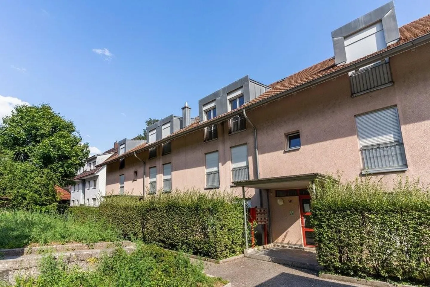 Charmante Dachwohnung mit Balkon - Foto 1 von 9