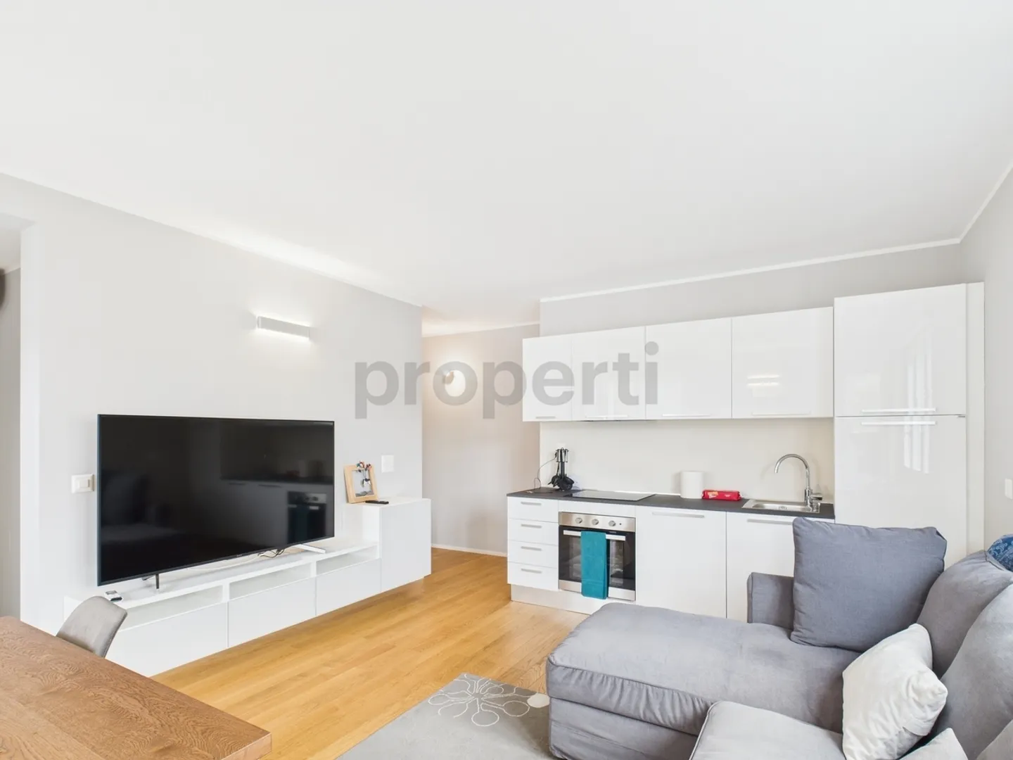 Paradiso 2,5-Zimmer-Wohnung mit Parkplatz, ausgezeichnete Investition - Foto 1 von 11