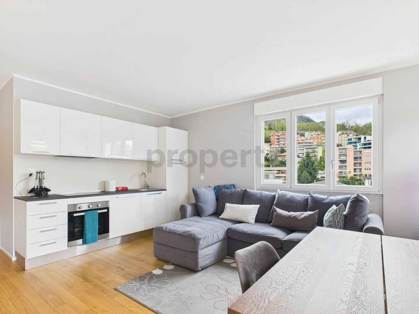Paradiso 2,5-Zimmer-Wohnung mit Parkplatz, ausgezeichnete Investition - Foto 2 von 11