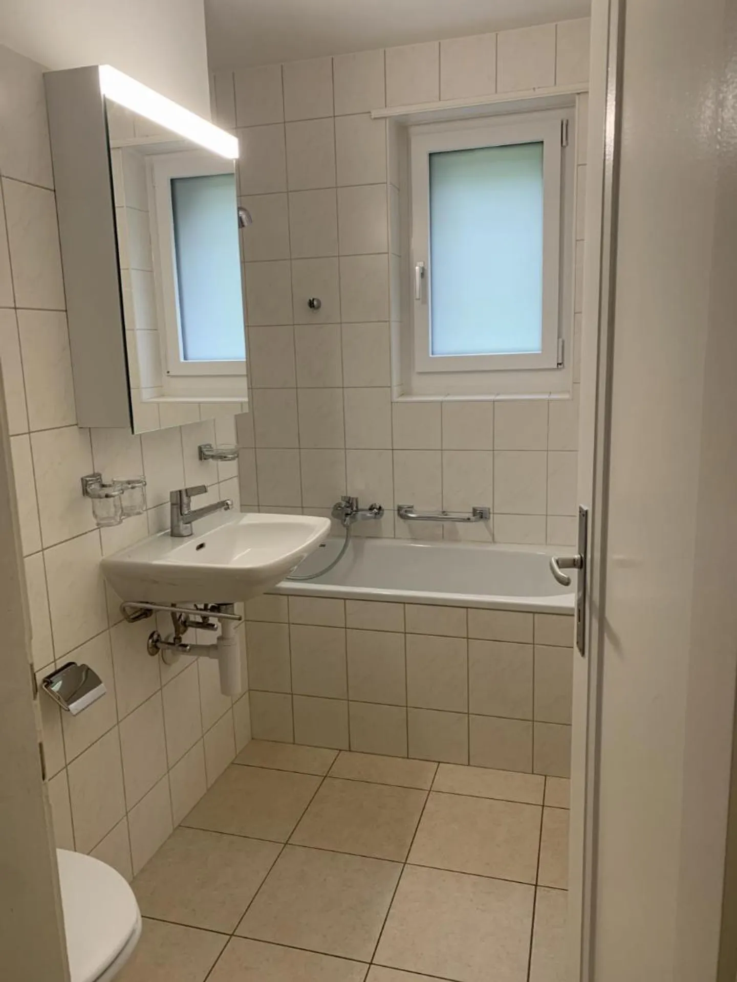 Cozy 2-Room Apartment - Photo 2 of 6