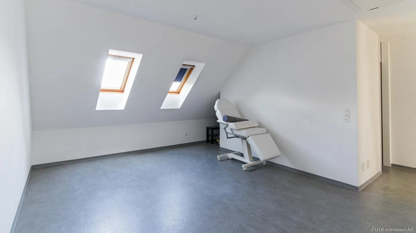 Geräumiges Reihenhaus in zentraler Lage - Foto 7 von 14