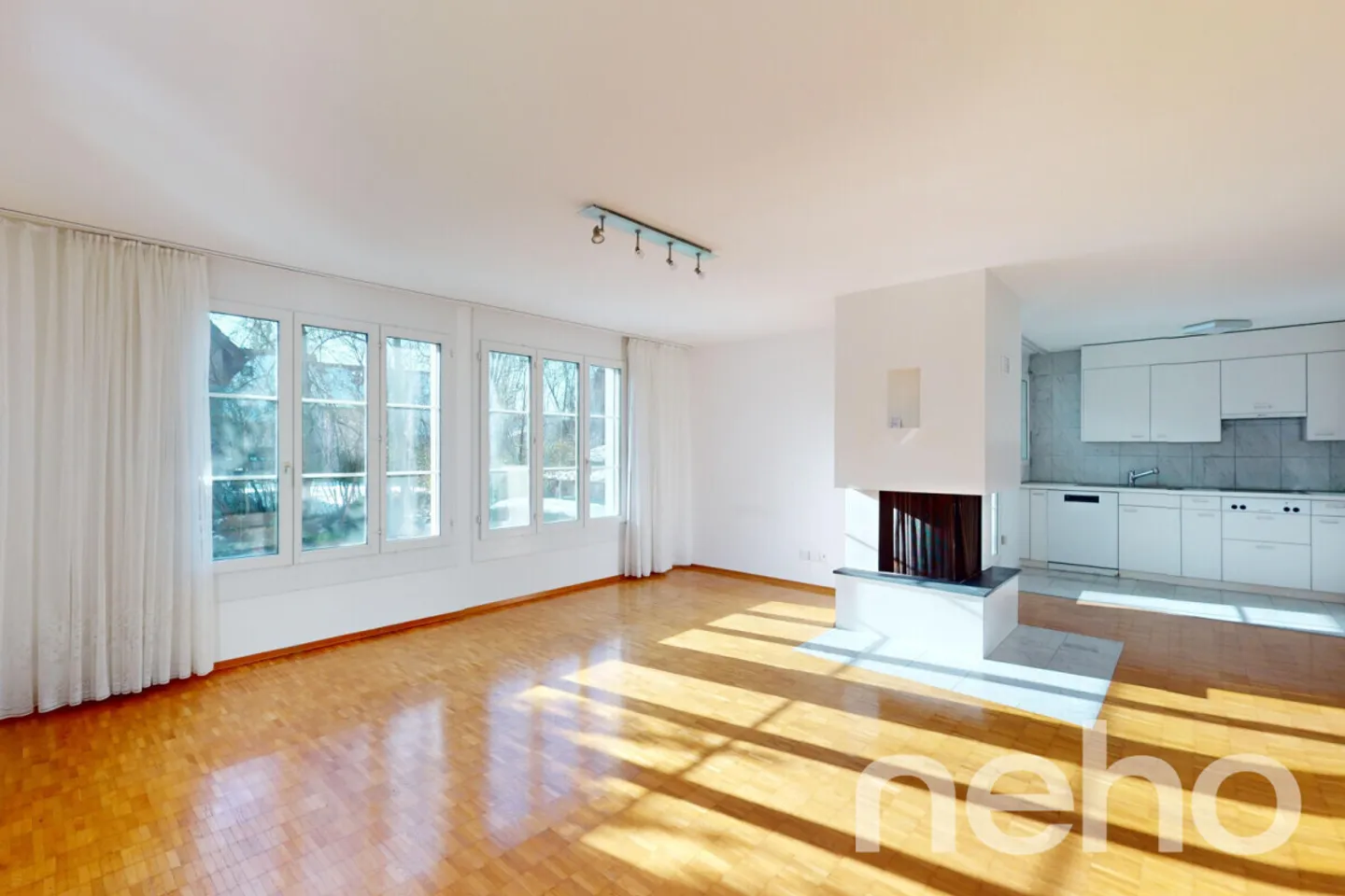 Maisonette di 4,5 stanze situata in posizione tranquilla con terrazza sul tetto a Bonstetten - Foto 3 di 13