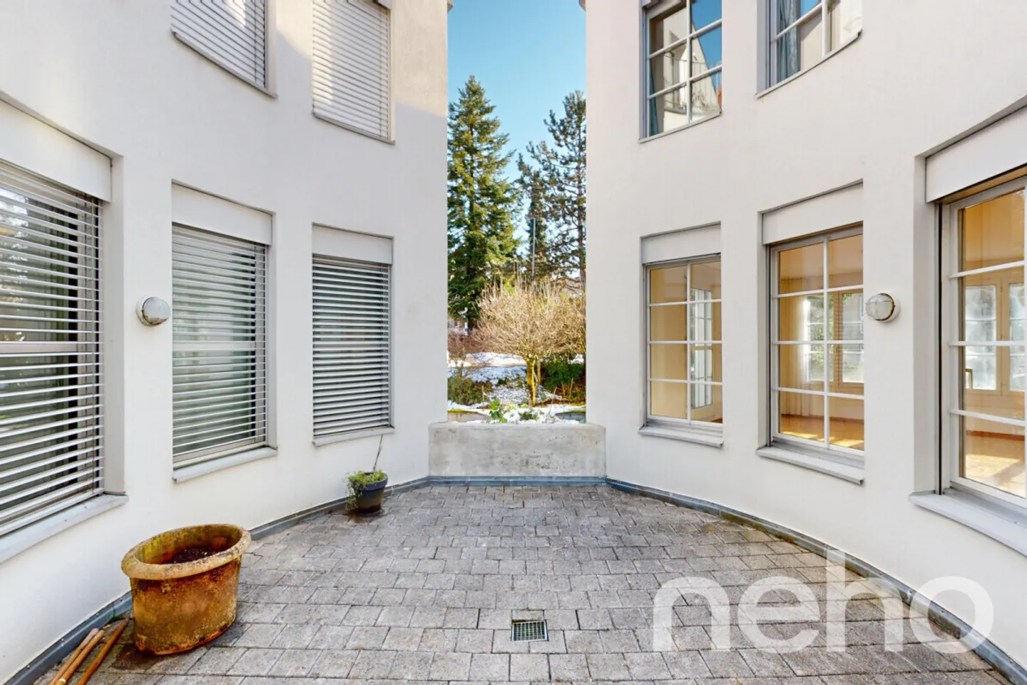Maisonette di 4,5 stanze situata in posizione tranquilla con terrazza sul tetto a Bonstetten - Foto 1 di 13