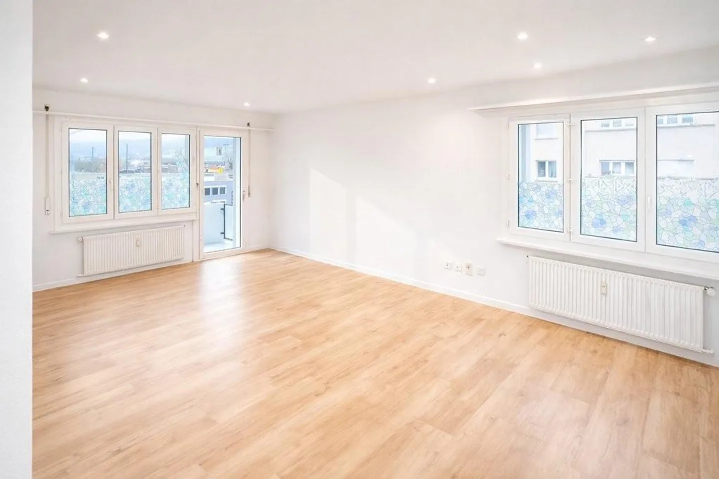 Ampio appartamento di 4,5 stanze con balcone - Foto 1 di 7