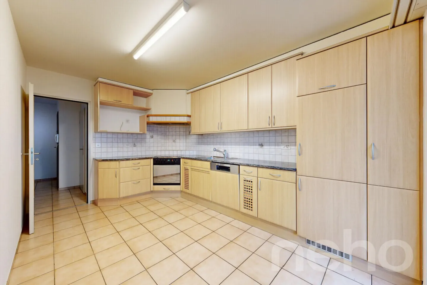 Spacious 4.5-Room Apartment - Photo 1 of 12
