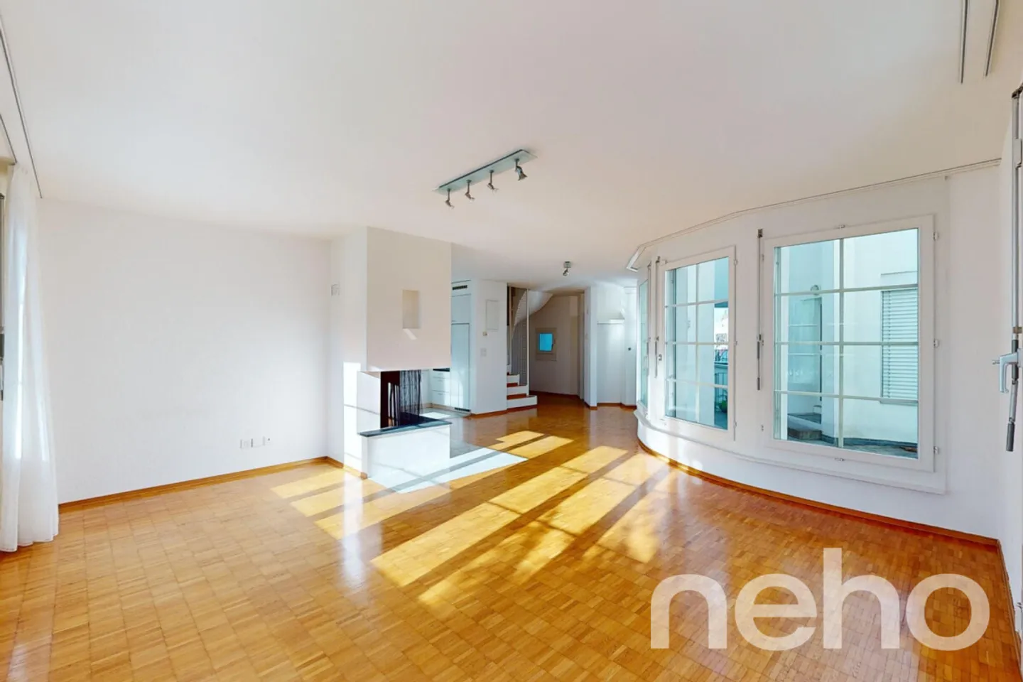 Maisonette di 4,5 stanze situata in posizione tranquilla con terrazza sul tetto a Bonstetten - Foto 4 di 13