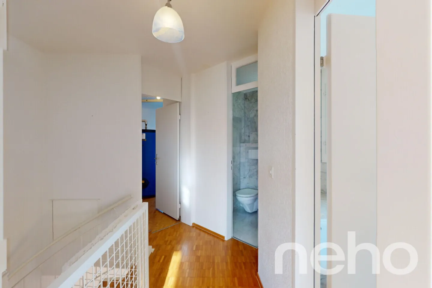 Maisonette di 4,5 stanze situata in posizione tranquilla con terrazza sul tetto a Bonstetten - Foto 9 di 13