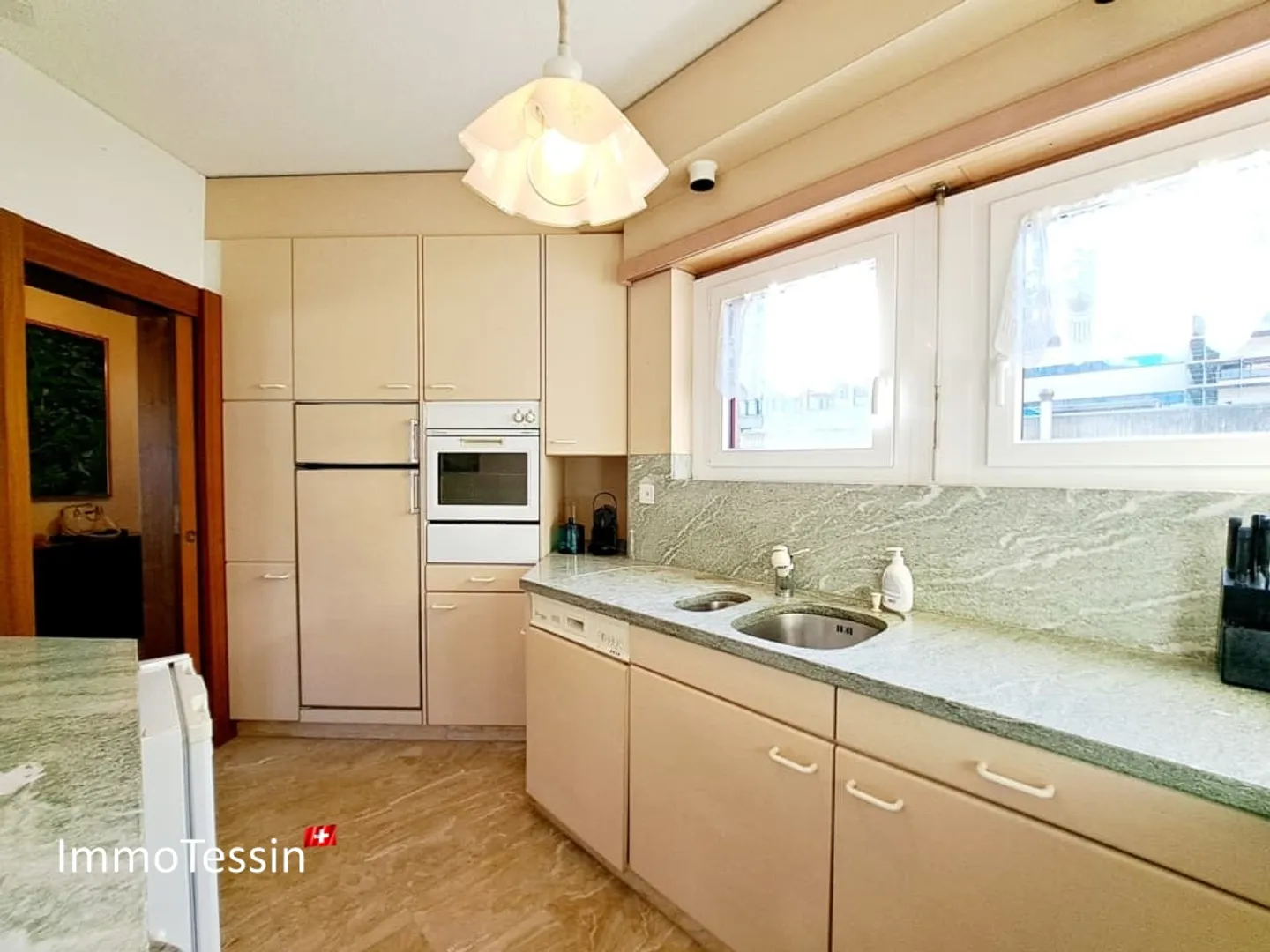 GELEGENHEIT: Luxuswohnung an top Lage mit Pool & Seesicht über Lugano auf den Lago Lugano - Foto 12 von 13