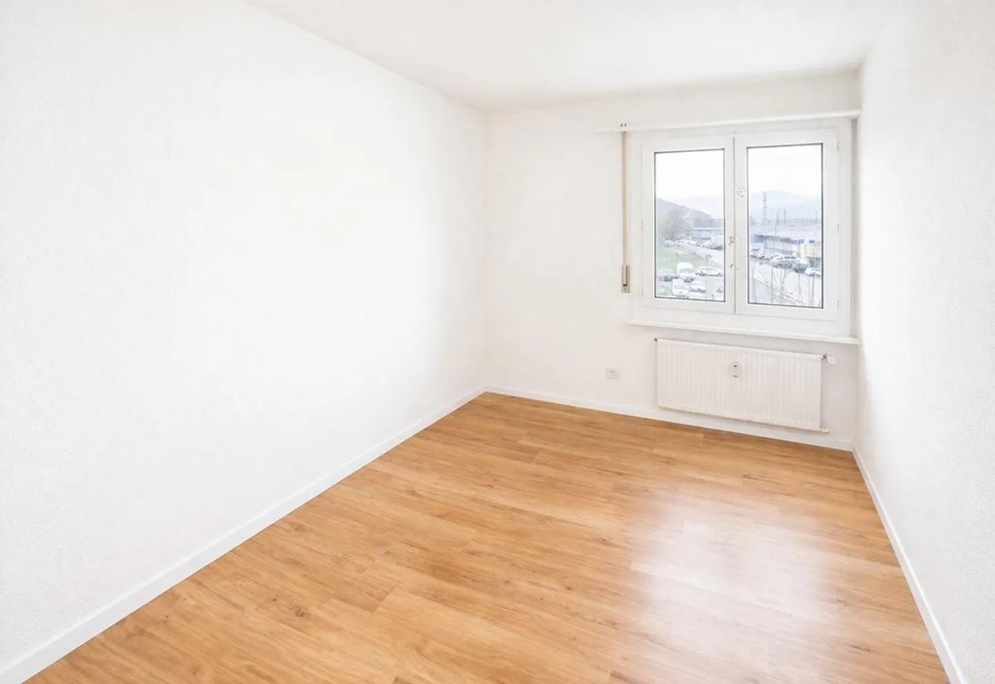 Ampio appartamento di 4,5 stanze con balcone - Foto 3 di 7