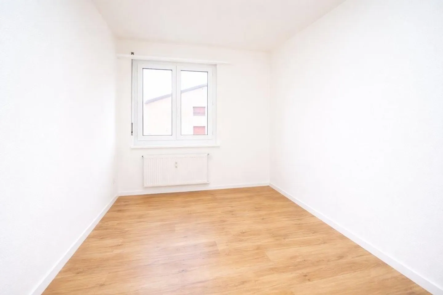 Ampio appartamento di 4,5 stanze con balcone - Foto 4 di 7