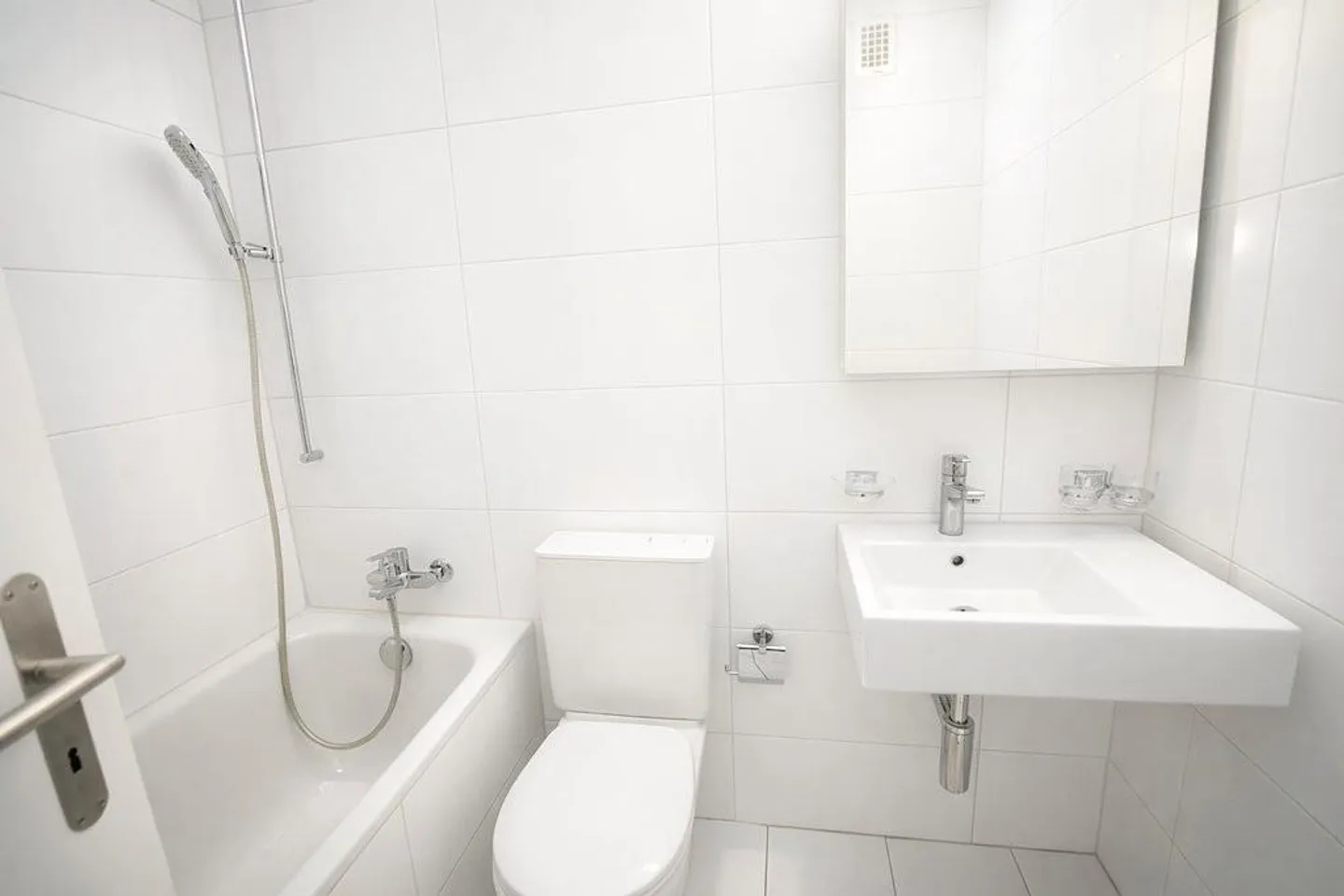 Ampio appartamento di 4,5 stanze con balcone - Foto 6 di 7