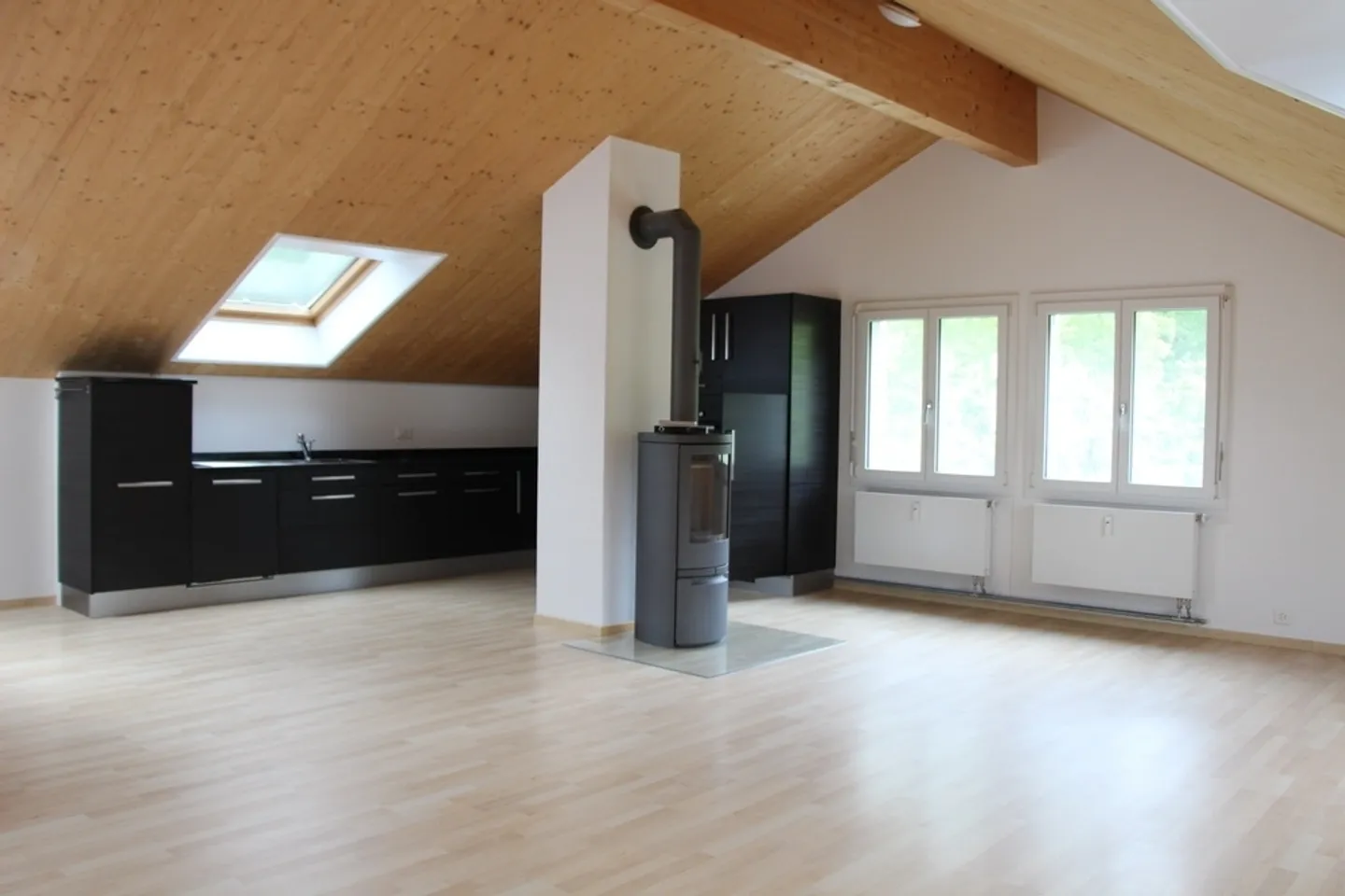 Charming Maisonette Apartment with Historic Flair and Modern Comfort - Photo 1 of 11