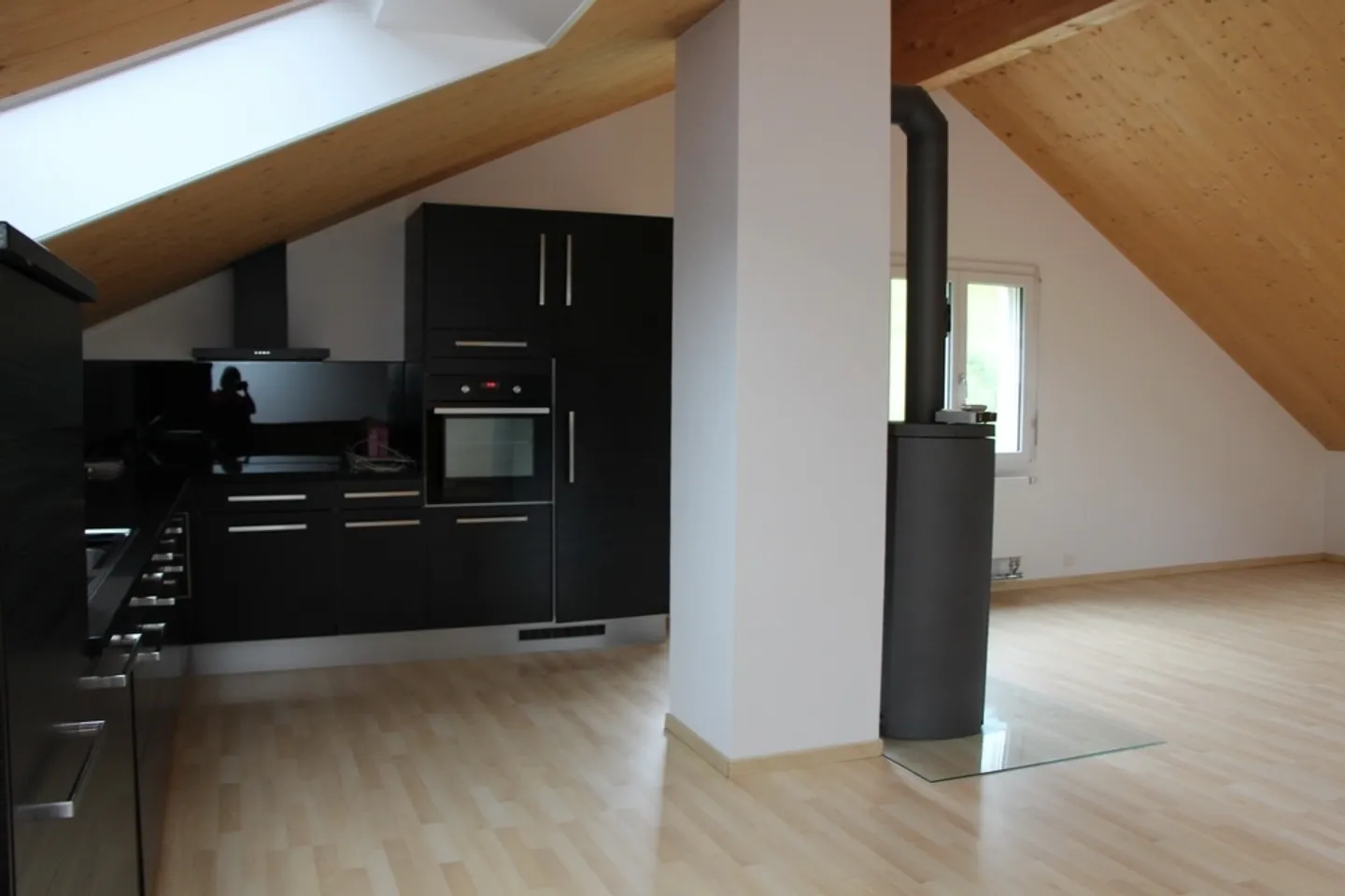 Charming Maisonette Apartment with Historic Flair and Modern Comfort - Photo 2 of 11