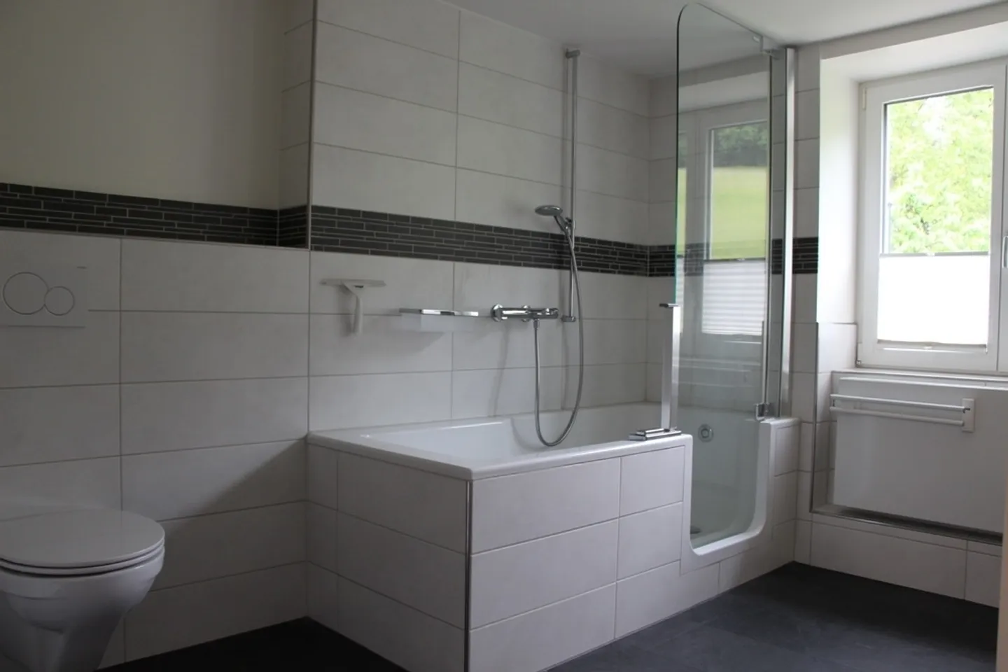 Charming Maisonette Apartment with Historic Flair and Modern Comfort - Photo 10 of 11
