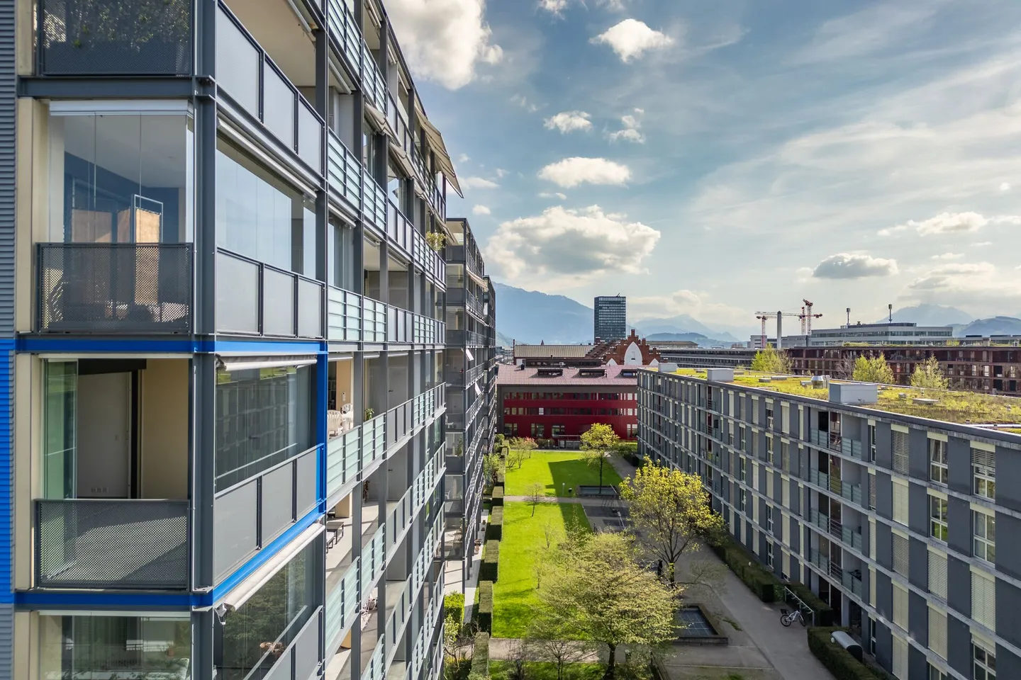 Appartement de 4 1/2 pièces en ville dans un emplacement central et calme à Zug - Photo 2 sur 17