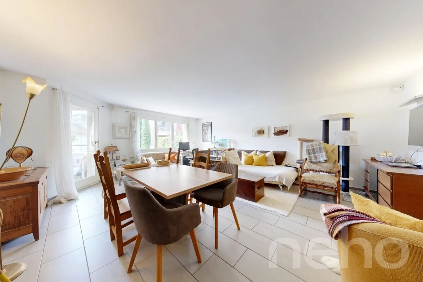 Luminoso appartamento di 4,5 stanze con 105 m², camino, 2 balconi e garage - Foto 3 di 12