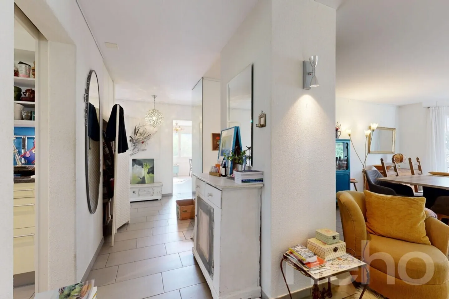 Luminoso appartamento di 4,5 stanze con 105 m², camino, 2 balconi e garage - Foto 4 di 12