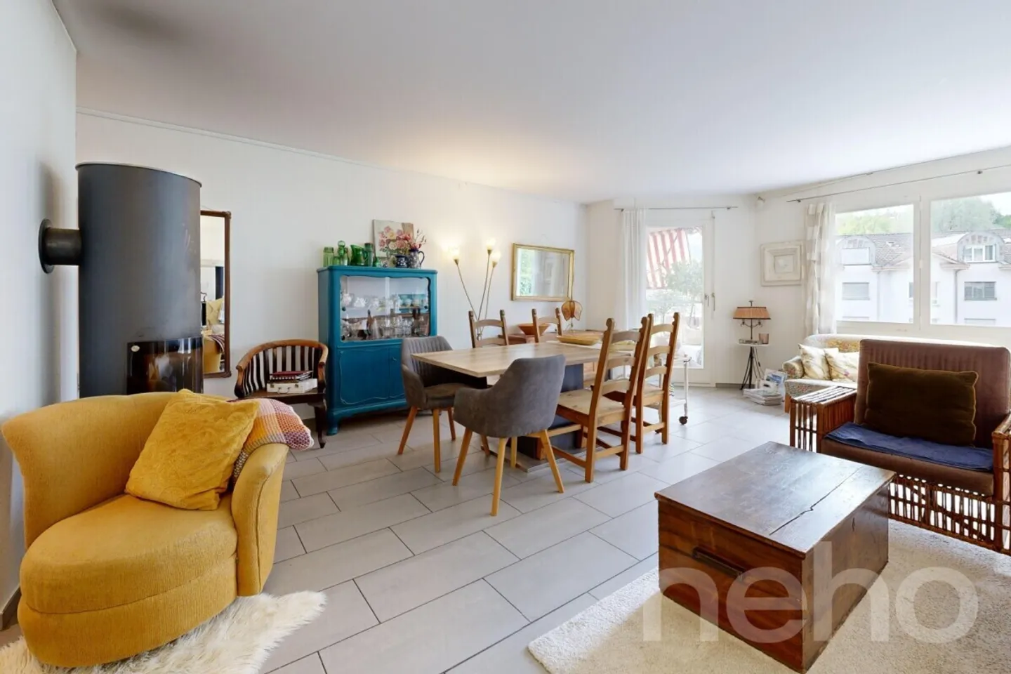 Luminoso appartamento di 4,5 stanze con 105 m², camino, 2 balconi e garage - Foto 2 di 12