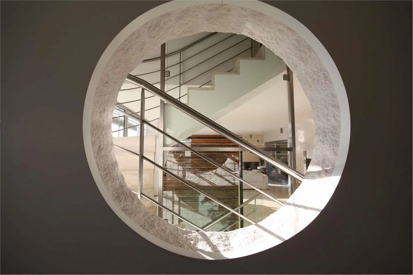 Elegante Villa mit Seeblick - Foto 2 von 13