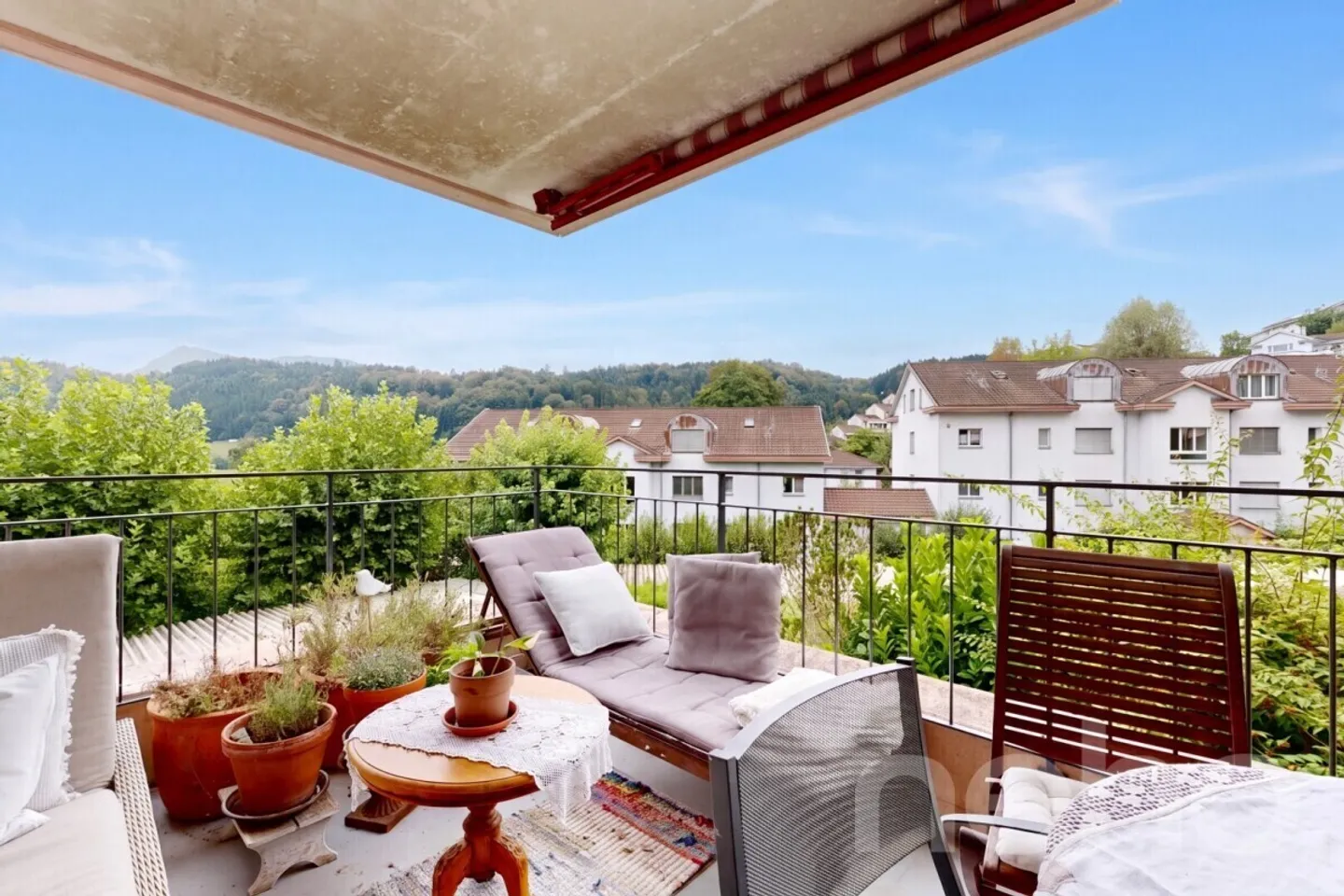 Luminoso appartamento di 4,5 stanze con 105 m², camino, 2 balconi e garage - Foto 11 di 12