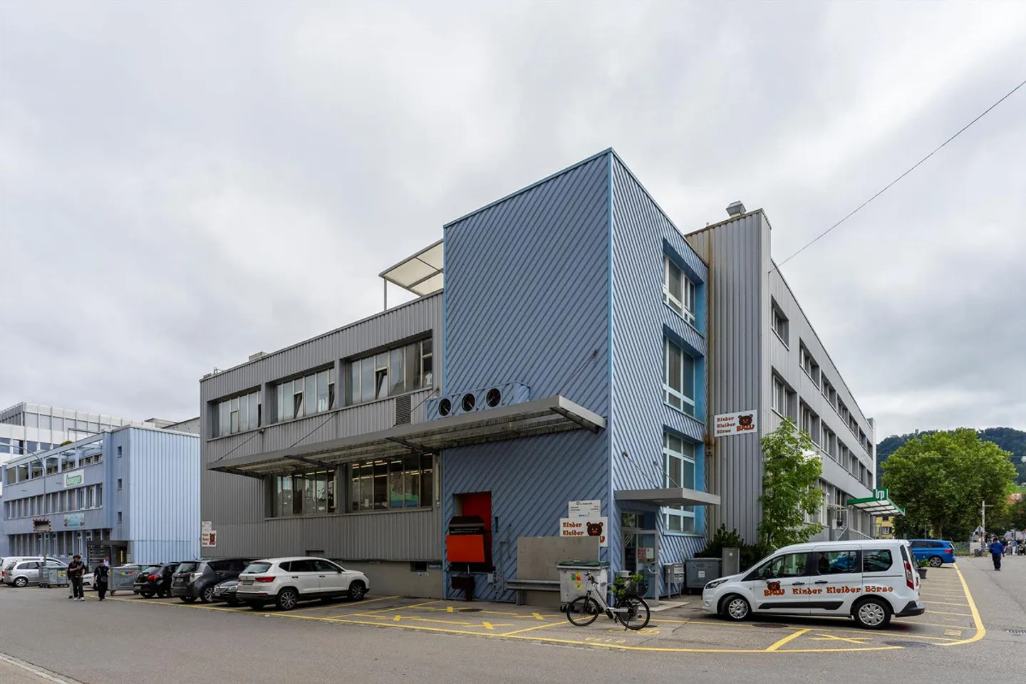 Bureaux abordables (244 m2) au cœur de Köniz - Photo 1 sur 9