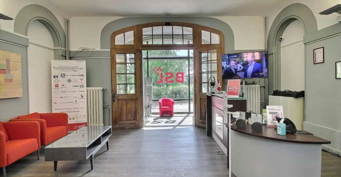 Immeuble Commercial Prestigieux - Photo 3 sur 8
